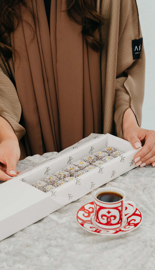 علبة بايتس جوز الهند (١٨ قطعة)